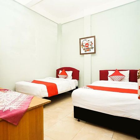 Kartika Syariah Homestay By Stayku Σουραμπάγια Εξωτερικό φωτογραφία