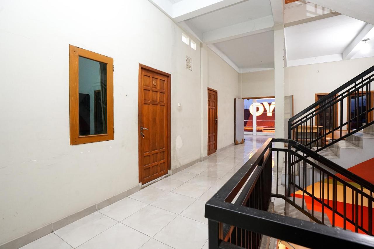 Kartika Syariah Homestay By Stayku Σουραμπάγια Εξωτερικό φωτογραφία
