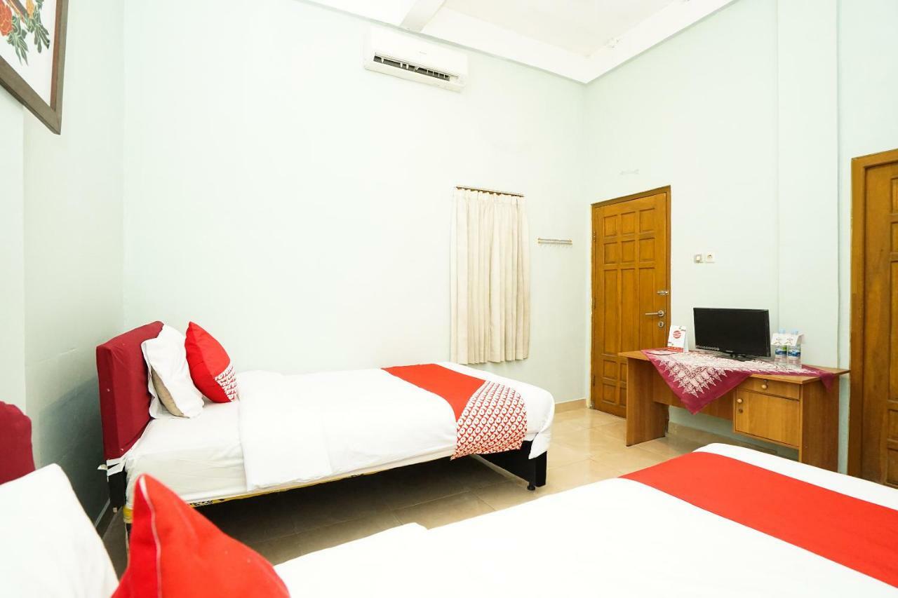 Kartika Syariah Homestay By Stayku Σουραμπάγια Εξωτερικό φωτογραφία