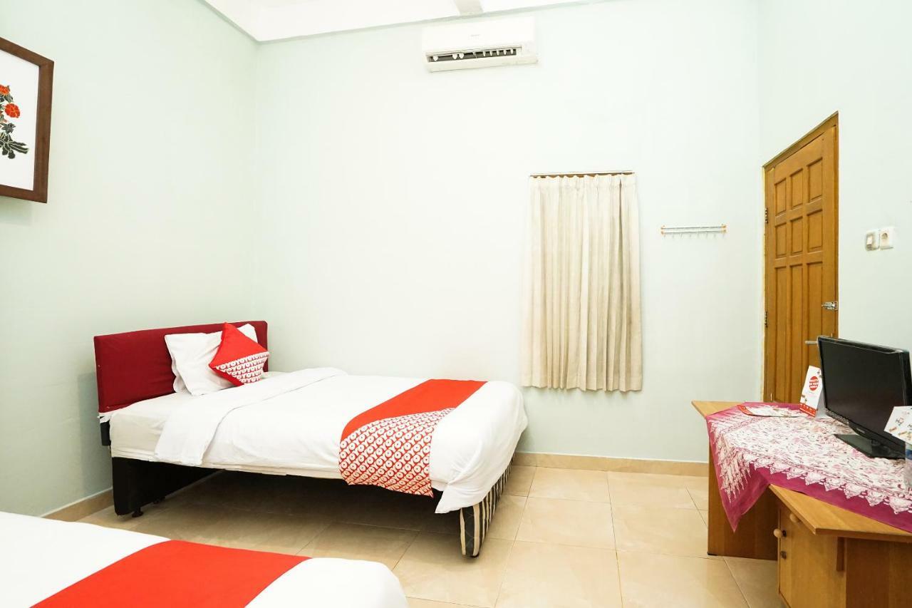 Kartika Syariah Homestay By Stayku Σουραμπάγια Εξωτερικό φωτογραφία