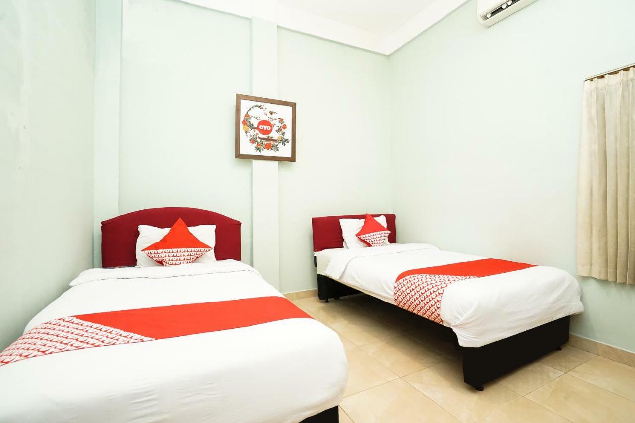 Kartika Syariah Homestay By Stayku Σουραμπάγια Εξωτερικό φωτογραφία