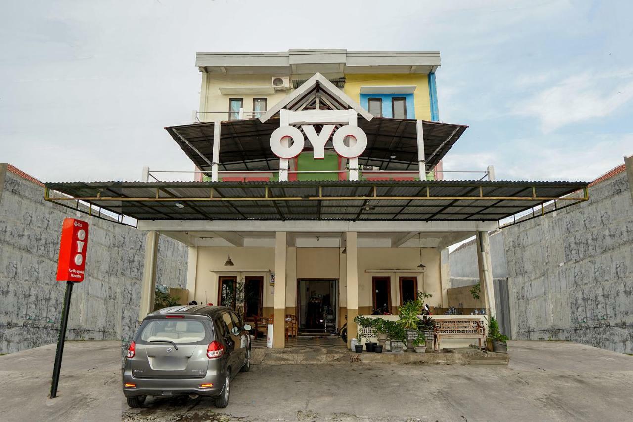 Kartika Syariah Homestay By Stayku Σουραμπάγια Εξωτερικό φωτογραφία